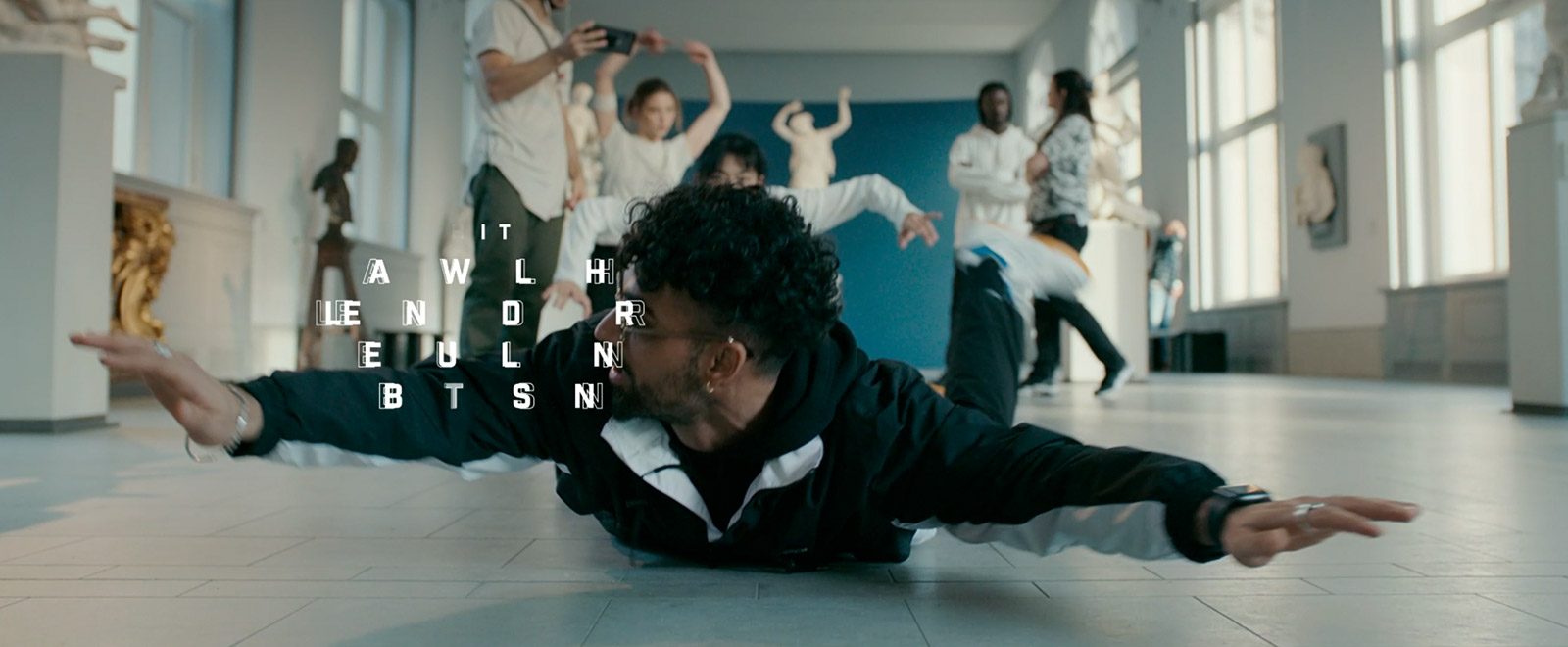 Main Credits zu Kinospielfilm »FLY« – example image of the animation | MARIA LISSEL Animation + Motion Design | maria-lissel.de