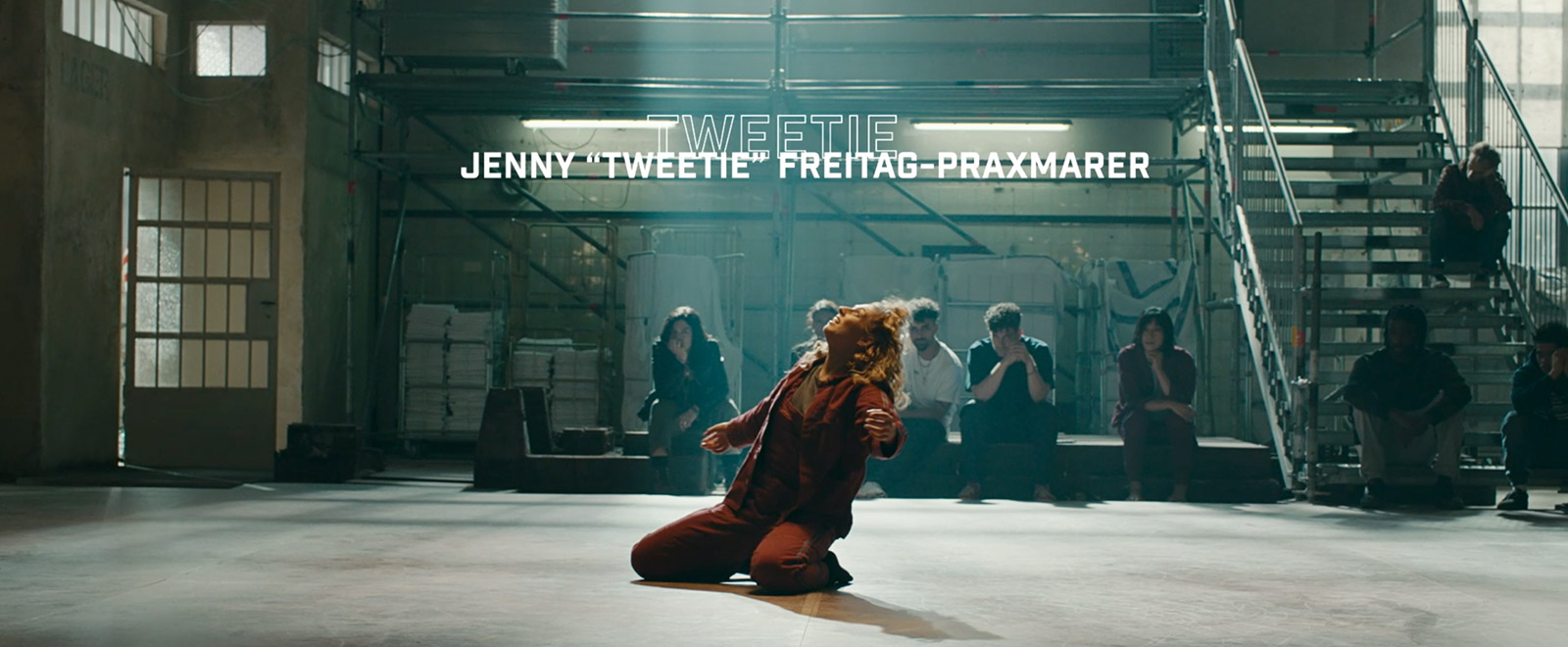 Main Credits zu Kinospielfilm »FLY« – example image of the animation | MARIA LISSEL Animation + Motion Design | maria-lissel.de